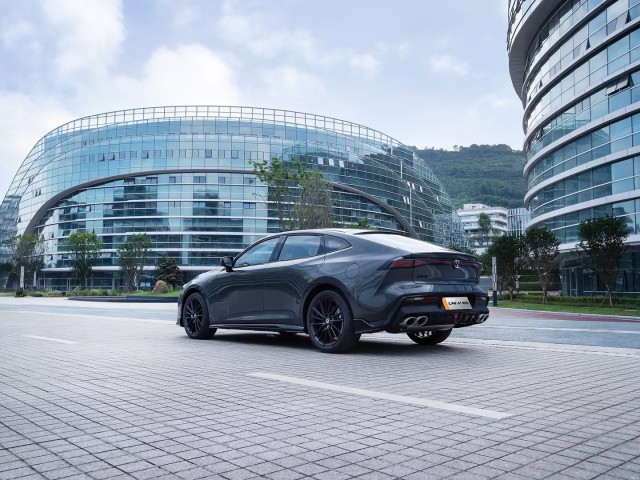 2024 Brand new Changan UNI-V 2.0T China factory Compact High-Energy Edition vehicle and 5-seater
