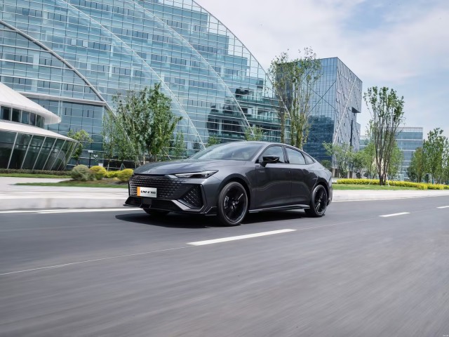 2024 Brand new Changan UNI-V 2.0T China factory Compact High-Energy Edition vehicle and 5-seater