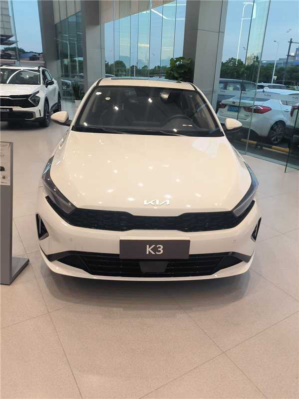 New Hot Selling Sedan Kia K3 1.5L/1.4T Gasoline Left-Hand Drive with Intelligent Driving Assistance Manufacturers in China