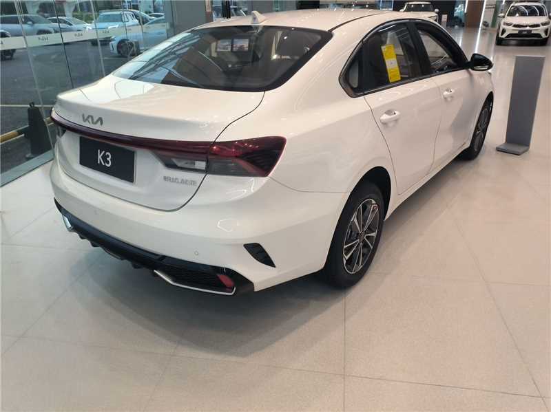 New Hot Selling Sedan Kia K3 1.5L/1.4T Gasoline Left-Hand Drive with Intelligent Driving Assistance Manufacturers in China