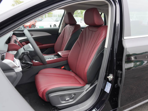 New Hot Selling Mid-size Sedan FAW Hongqi H5 Gasoline 1.5T/2.0T QiLing with 124kW/165kW Power Manufacturers in China