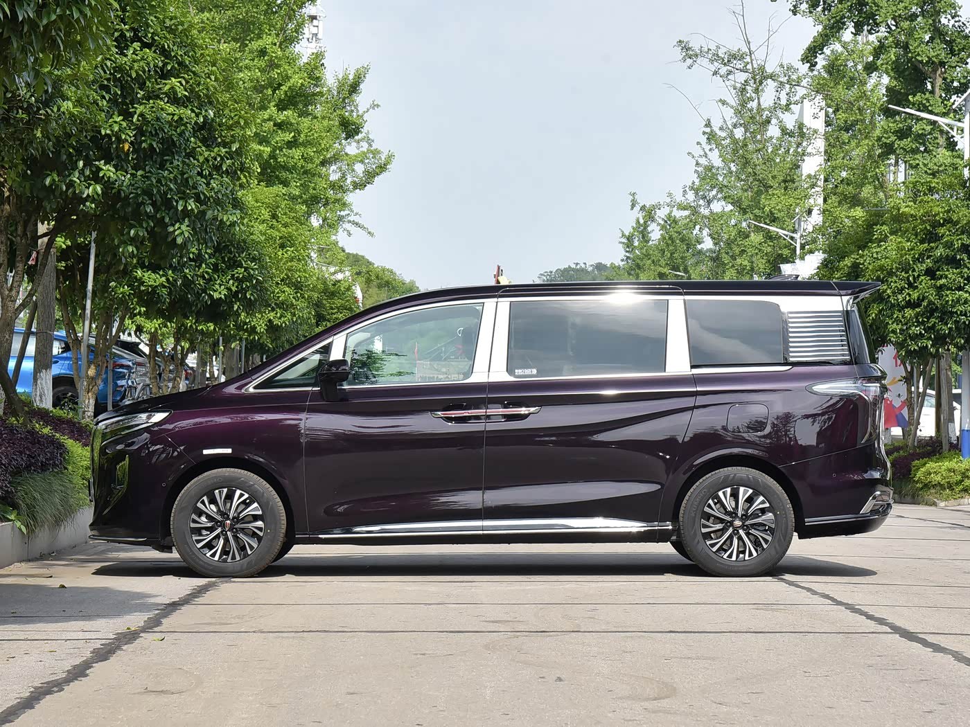 New Hot Selling High-end Business MPV FAW Hongqi HQ9 PHEV 4WD Flagship Edition with 300kW Power & 833km Combined Range Manufacturers in China