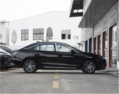 2025 New Hot Selling Mid-size Car FAW Hongqi E-QM5 500KM/610KM Pure Electric with 110kW Motor Manufacturers in China