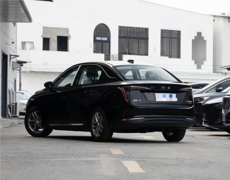 2025 New Hot Selling Mid-size Car FAW Hongqi E-QM5 500KM/610KM Pure Electric with 110kW Motor Manufacturers in China
