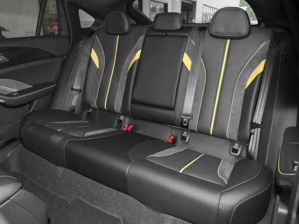 New Hot Selling Mid-size Sedan FAW Hongqi H6 2.0T Gasoline with 160kW/185kW Power Manufacturers in China