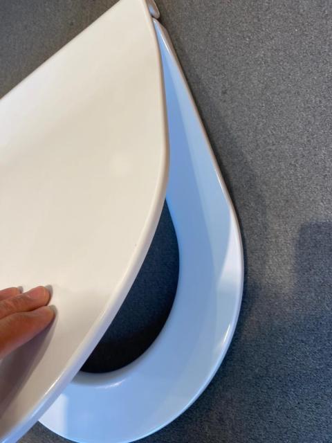 Composición de moldeo de urea de alto brillo