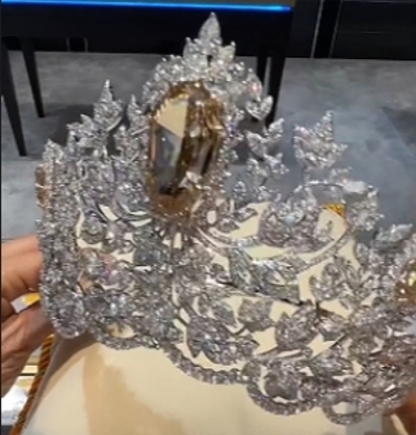 Queen's Crown 1 to 1 (Custom)
