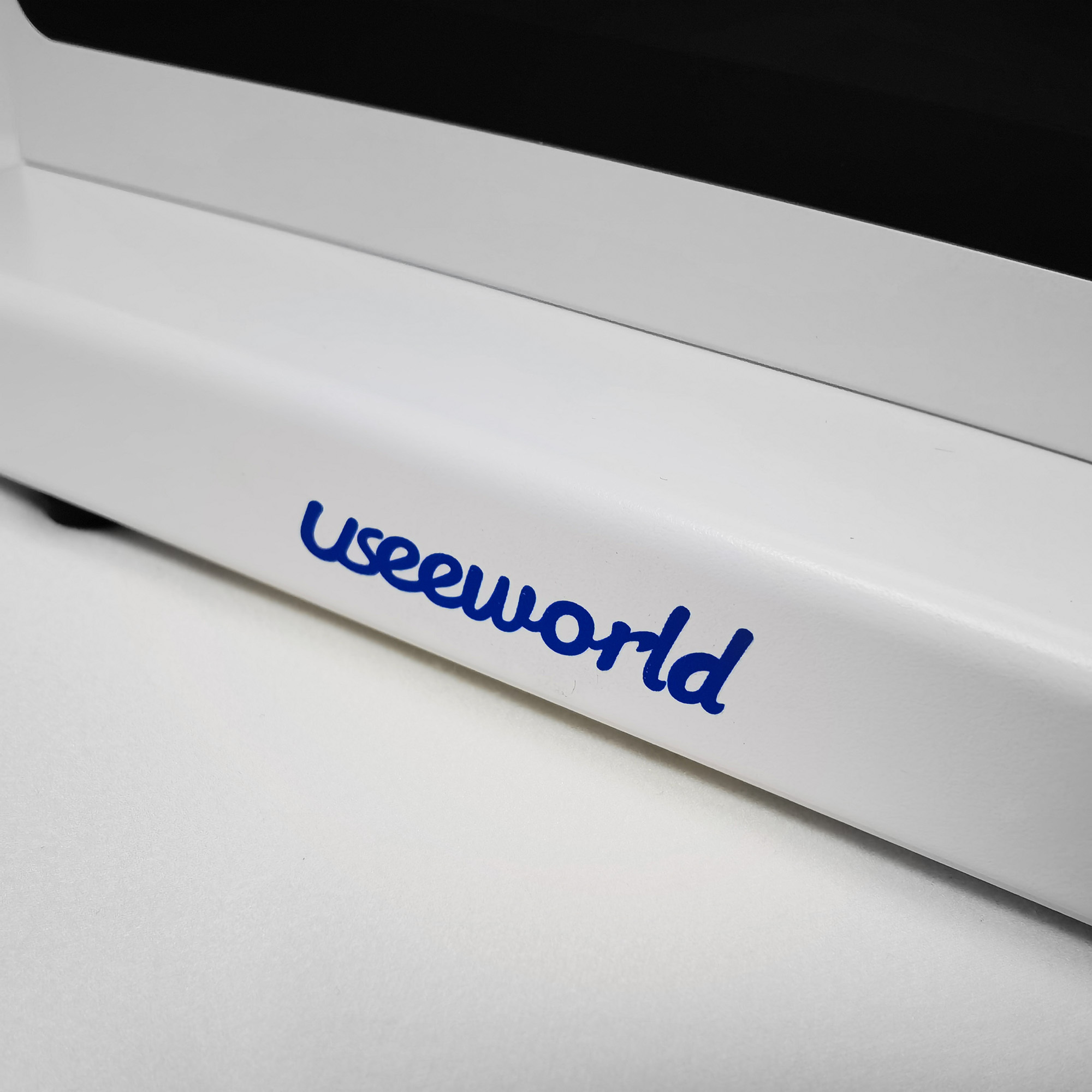 Dual-Screen Desktop Translator with Carry Handle