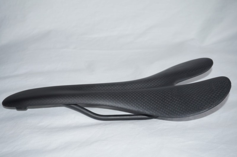 SD-002 Carbon Fiber Twin Tail Saddle