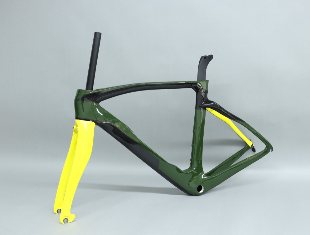 R 218 British Racing Green & Bright Yellow