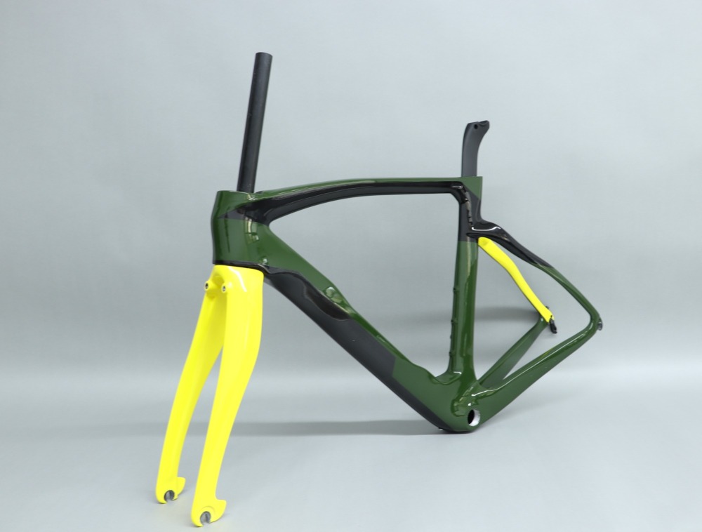 R 218 British Racing Green & Bright Yellow
