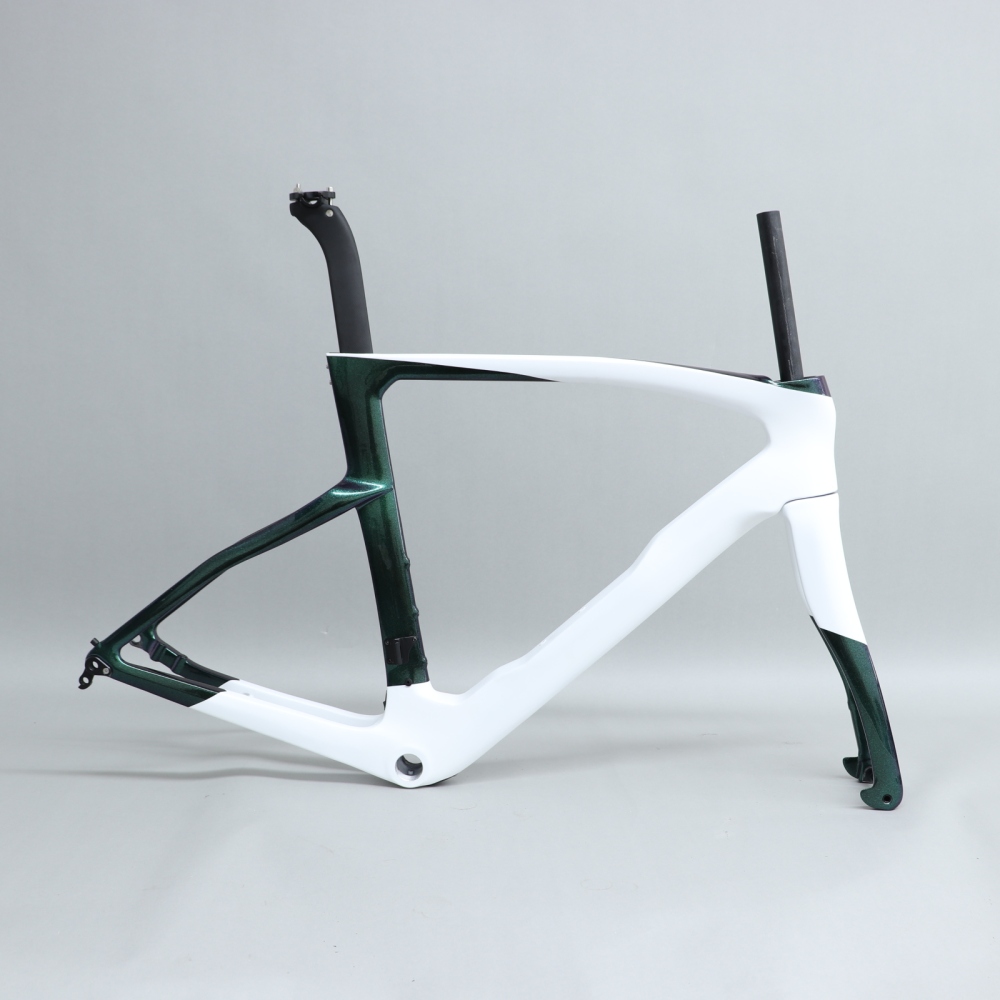 R 218 Green Chameleon & White Glossy Paint