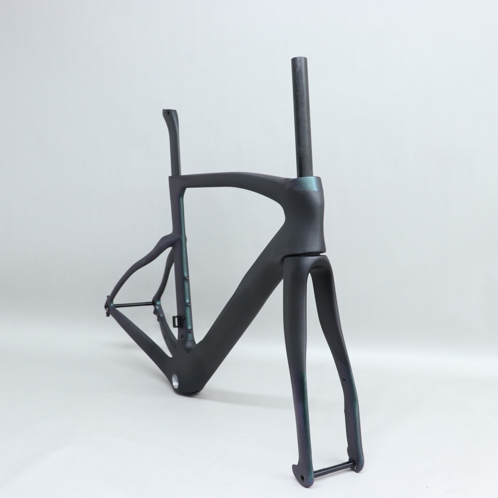 R 218 Green Chameleon & Black Matte Paint