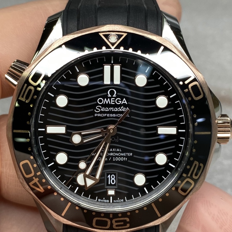 Omega Seamaster 18k rose gold case 210.22.42.20.01.002