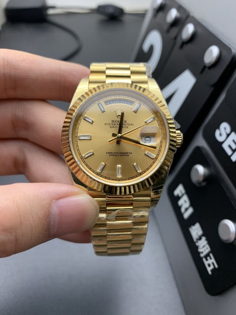 Rolex Day-Date gold watch 228238