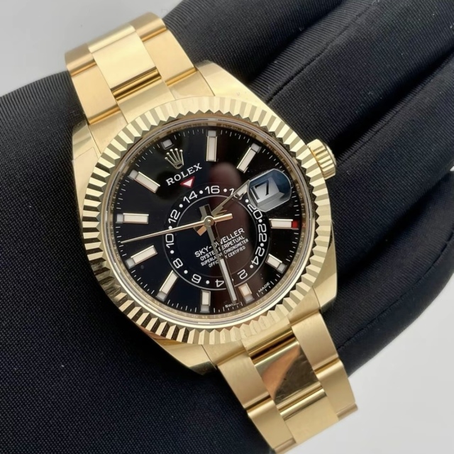 Rolex golden watch black dial 326938