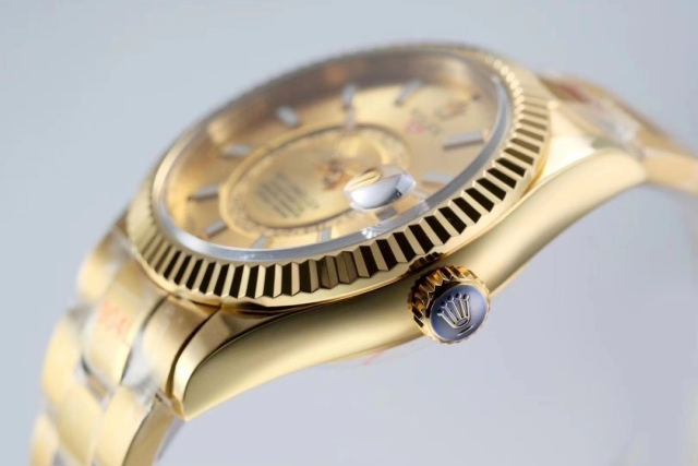 Rolex golden watch326938