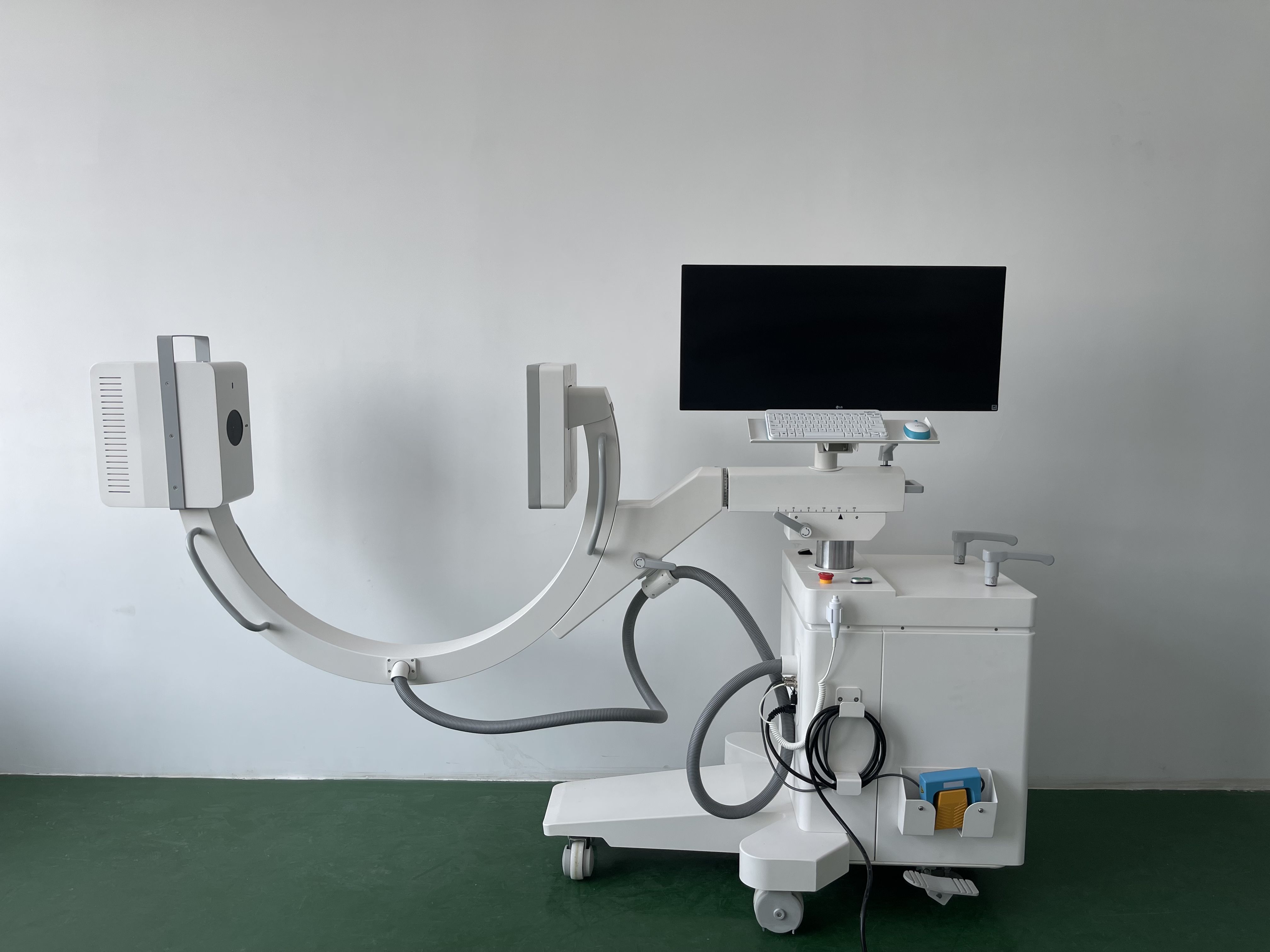 INC-15kW Mobile C-arm X-ray Machine(Flat-panel Detector)