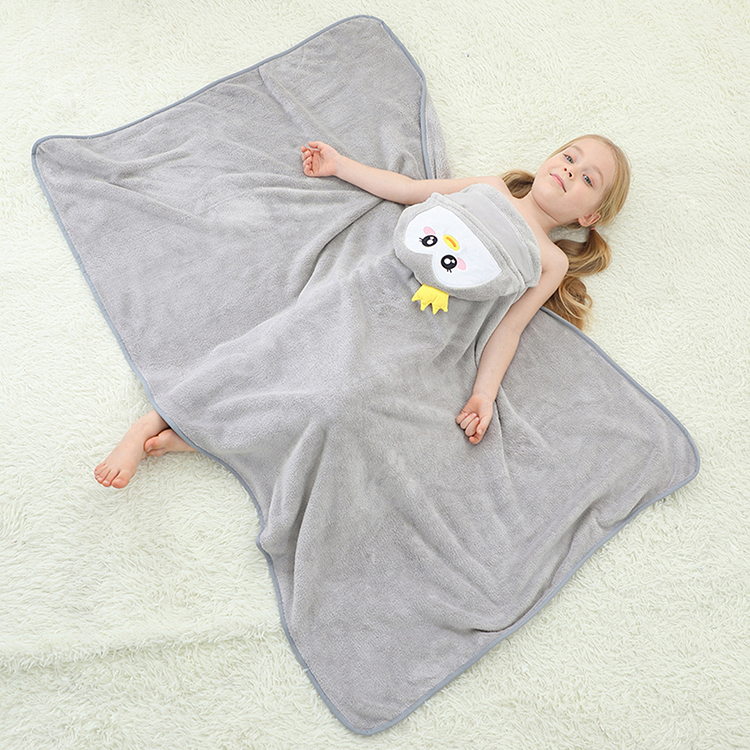 Michley Hot Sale 80*130 cm Animal Bathrobe Penguin Cartoon Kids Hooded Towels 20PJ-QIE