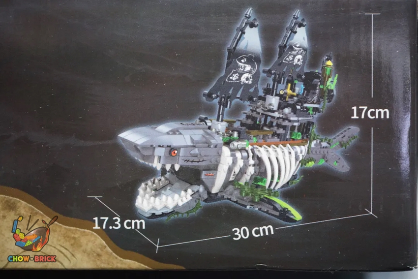 ZHEGAO 651009 The Ghost Sea Shark w/ Lights - ChowBrick Store