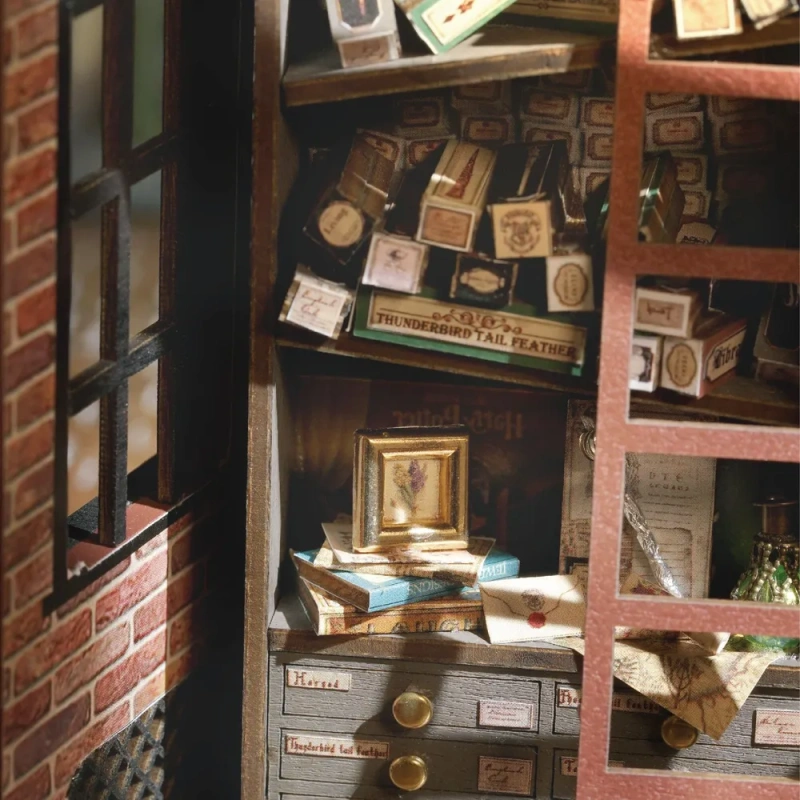 Создайте миниатюрный проект комнаты, вдохновленной Гарри Поттером, для домашнего декора. Проект должен стремиться усилить волшебную атмосферу в доме