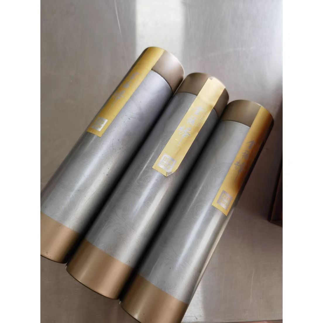 Bamboo raw Pu 'er tea produced in 2016