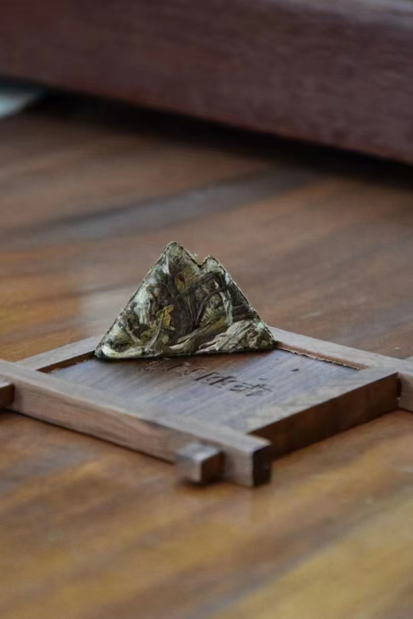 2017 (a cloud mountain) mountain white peony white tea