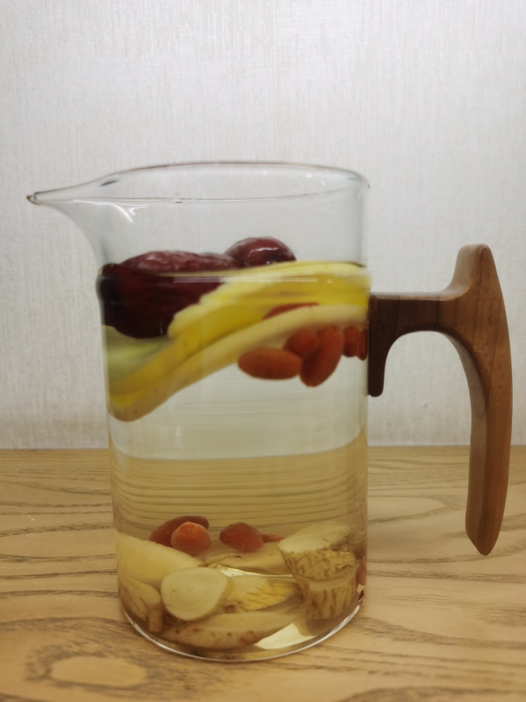 Apple and Huang qi Herbal Tea