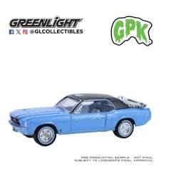 1:64 Garbage Pale Kids Series 8 54120-B  - 1967 Ford Mustang Coupe with Trunk Ski Rack and Skis - Skiin’ Ian Solid Pack