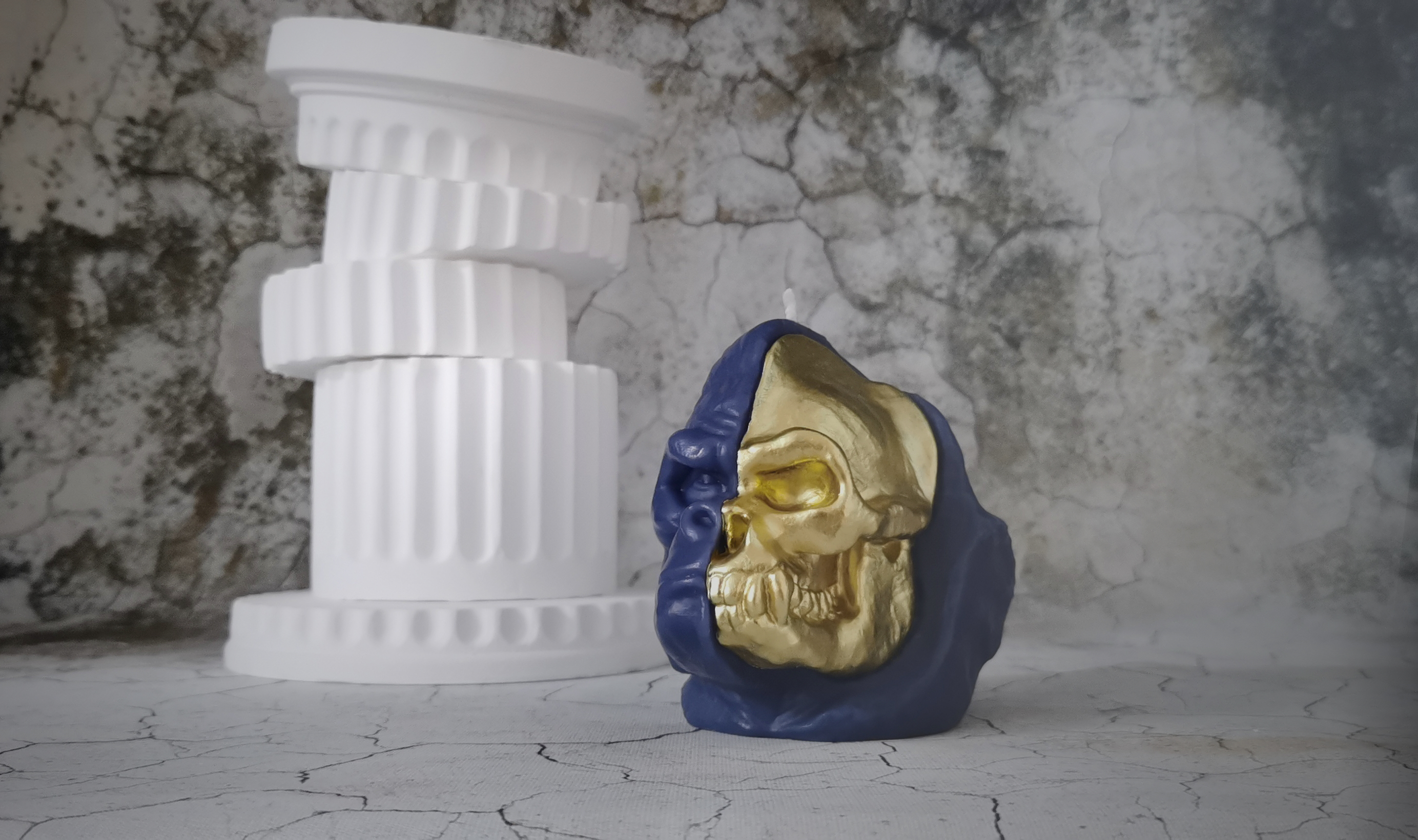 King Kong Skull Candle Sculpture By A Marble Pillar_dark blue&gold_horizontal