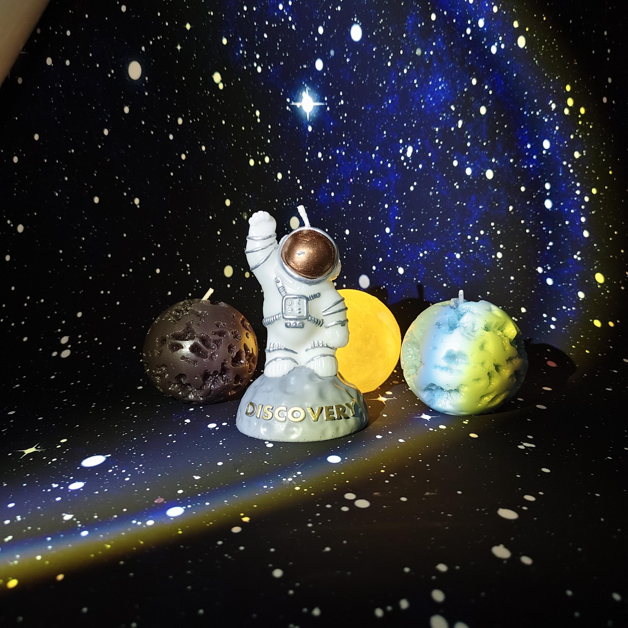 white spaceman figure & meteor ball candles_scene3