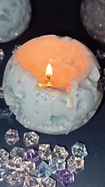 Meteorite-shaped Globe Candle