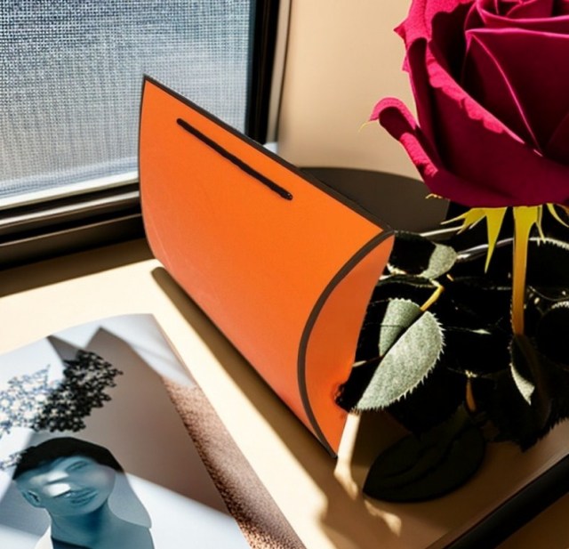 juyou paper Elegant design carrier bag pillow shaped paper gift box with handles