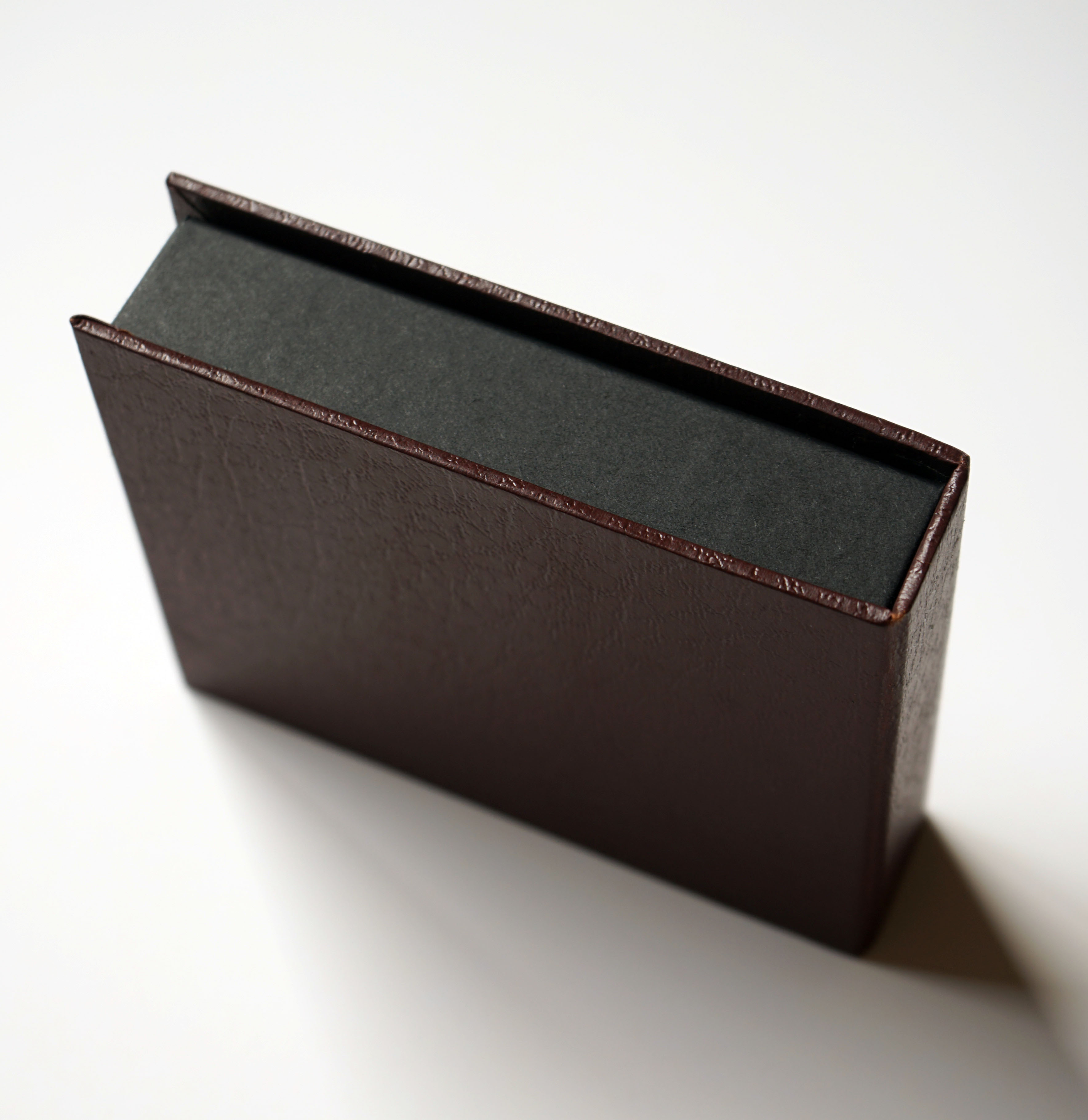 juyou paper Litch texture paper book shaped gift box VIP card, USB gift card packaging velvet sponge holder 12*7*2.5 cm magnetic closed chocolate paper box
