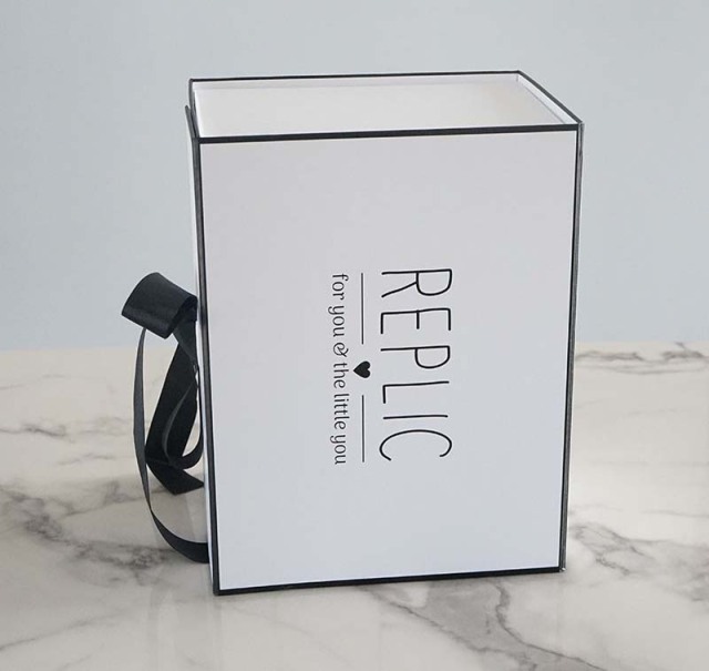 juyou paper Excellent wedding gift packaging magnetic lid box one piece ribbed silk ribbon closed 25*25*10 cm customized collapsible paper box