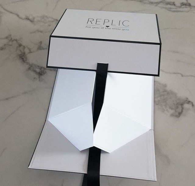 juyou paper Excellent wedding gift packaging magnetic lid box one piece ribbed silk ribbon closed 25*25*10 cm customized collapsible paper box