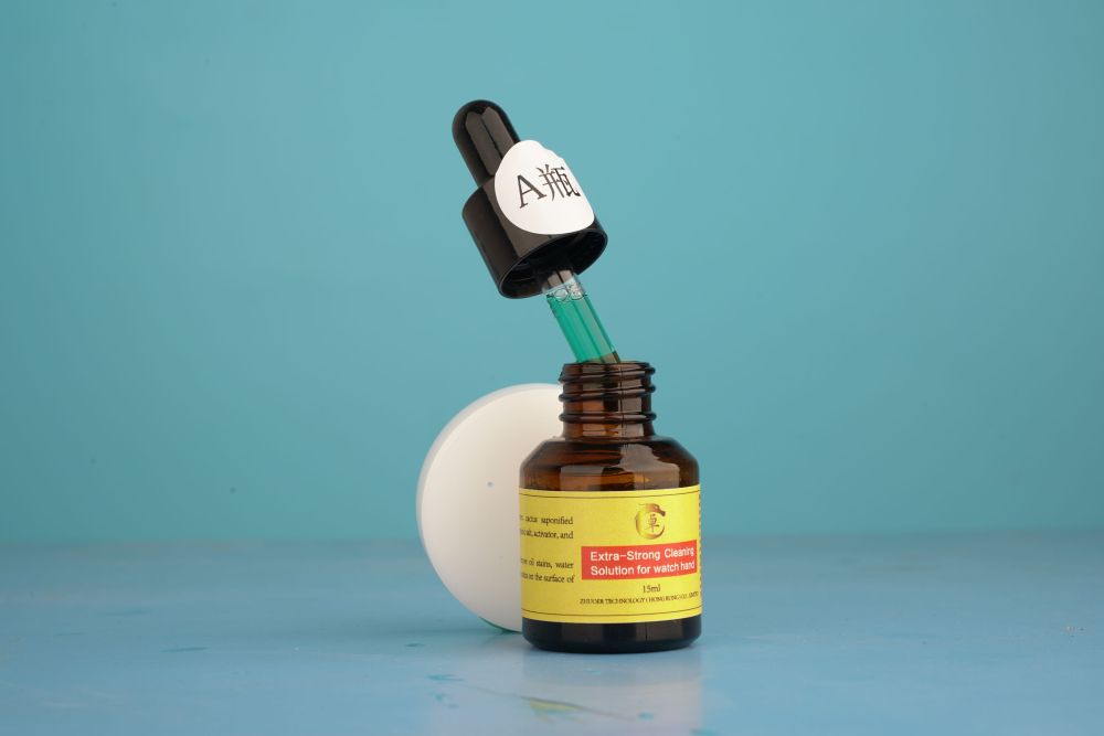 Extra-Strong Cleaning Solution for watch hand