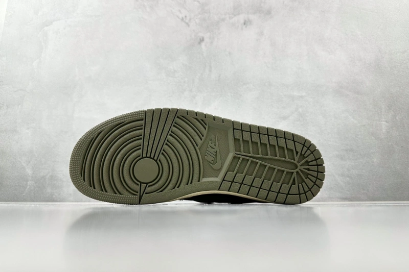最頂級版本 Travis Scott x Jordan Air Jordan 1 Low "Medium Olive" 联名款黑绿橄榄 倒钩5.0