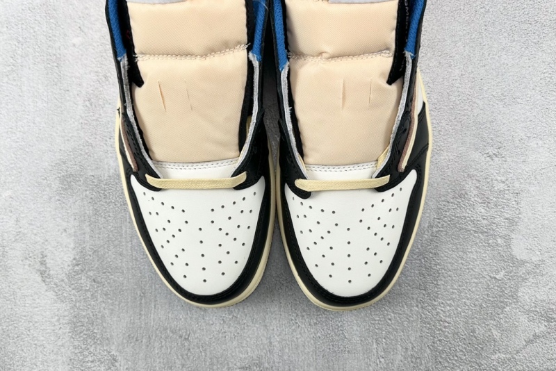 最頂級版本 Travis Scott x Fragment Design × Jordan Air Jordan 1 Low OG SP 三方联名 闪电 白蓝黑倒钩2.0