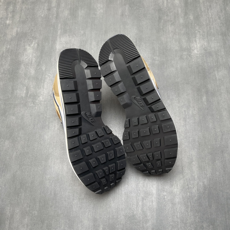 Sacai x NK Vaporwaffle 3.0 小麦色