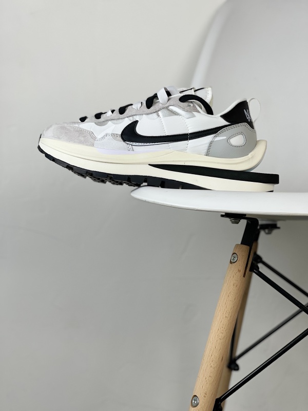Sacai x Nike VaporWaffle 3.0 &quot;Beige Black&quot;