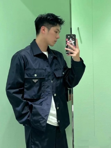 香港高仿衣服 PRADA 普拉達 再生尼龍口袋夾克 奢侈品