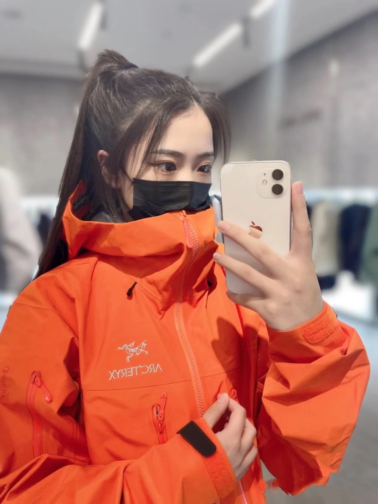 香港高仿衣服始祖鳥 六代SV系列硬殼連帽衝鋒衣 熒光綠/橙/黑金/幽霧綠 奢侈品