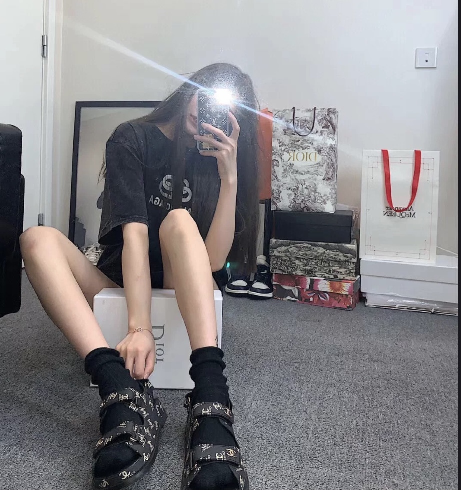 香港高仿衣服 BALENCIAGA 巴黎世家 做舊黑鎖短袖T恤 奢侈品
