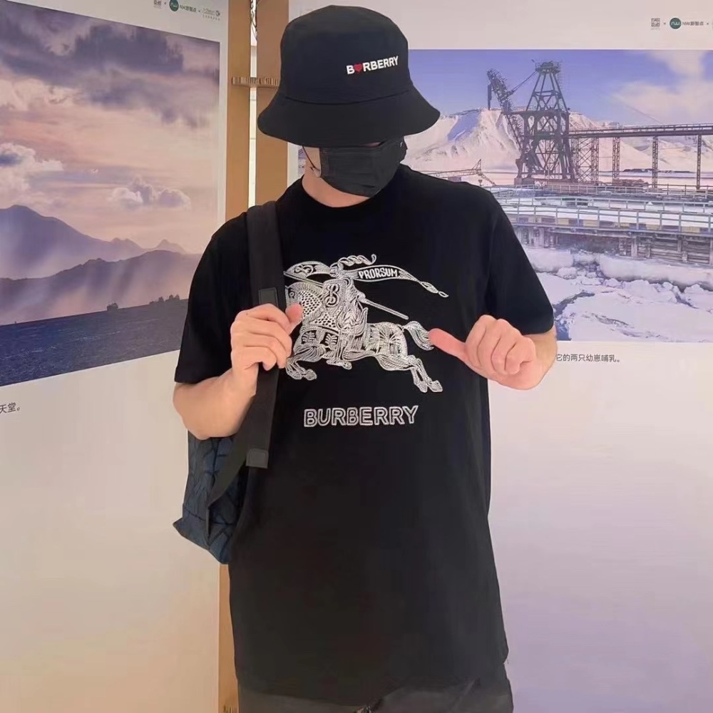 香港高仿衣服 BURBERRY 巴寶莉 馬術刺繡短袖