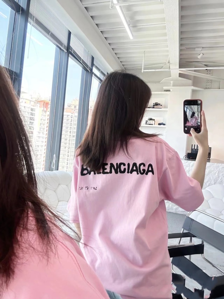 香港高仿衣服 BALENCIAGA 巴黎世家 模糊陰影短袖T恤 奢侈品 粉色