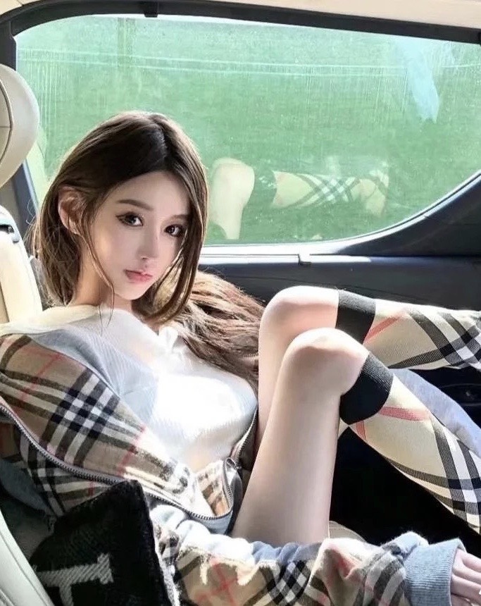 香港高仿衣服 BURBERRY 巴寶莉 格子連帽風衣外套 奢侈品