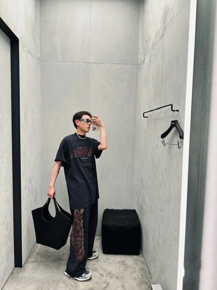 香港高仿衣服 BALENCIAGA 巴黎世家 黑色短袖 奢侈品