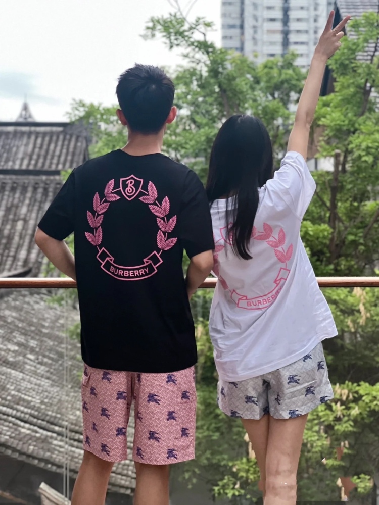 香港高仿衣服 BURBERRY 巴寶莉 夏日限定 粉色樹葉 短袖 奢侈品