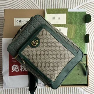 時尚的灰色和黑色GG Supreme帆布，搭配灰色皮革邊緣